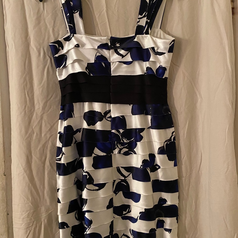 Pretty Dress - Picture 4 of 4